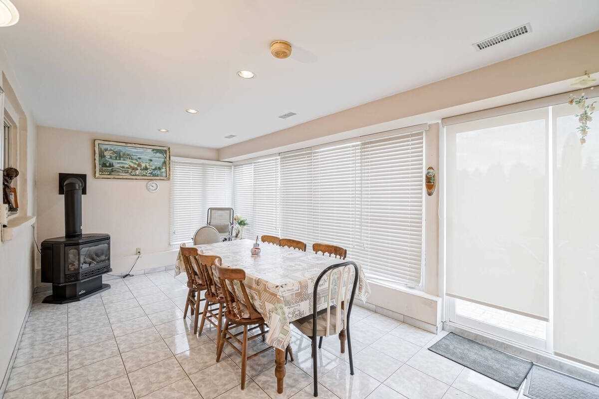 119 Albany Dr