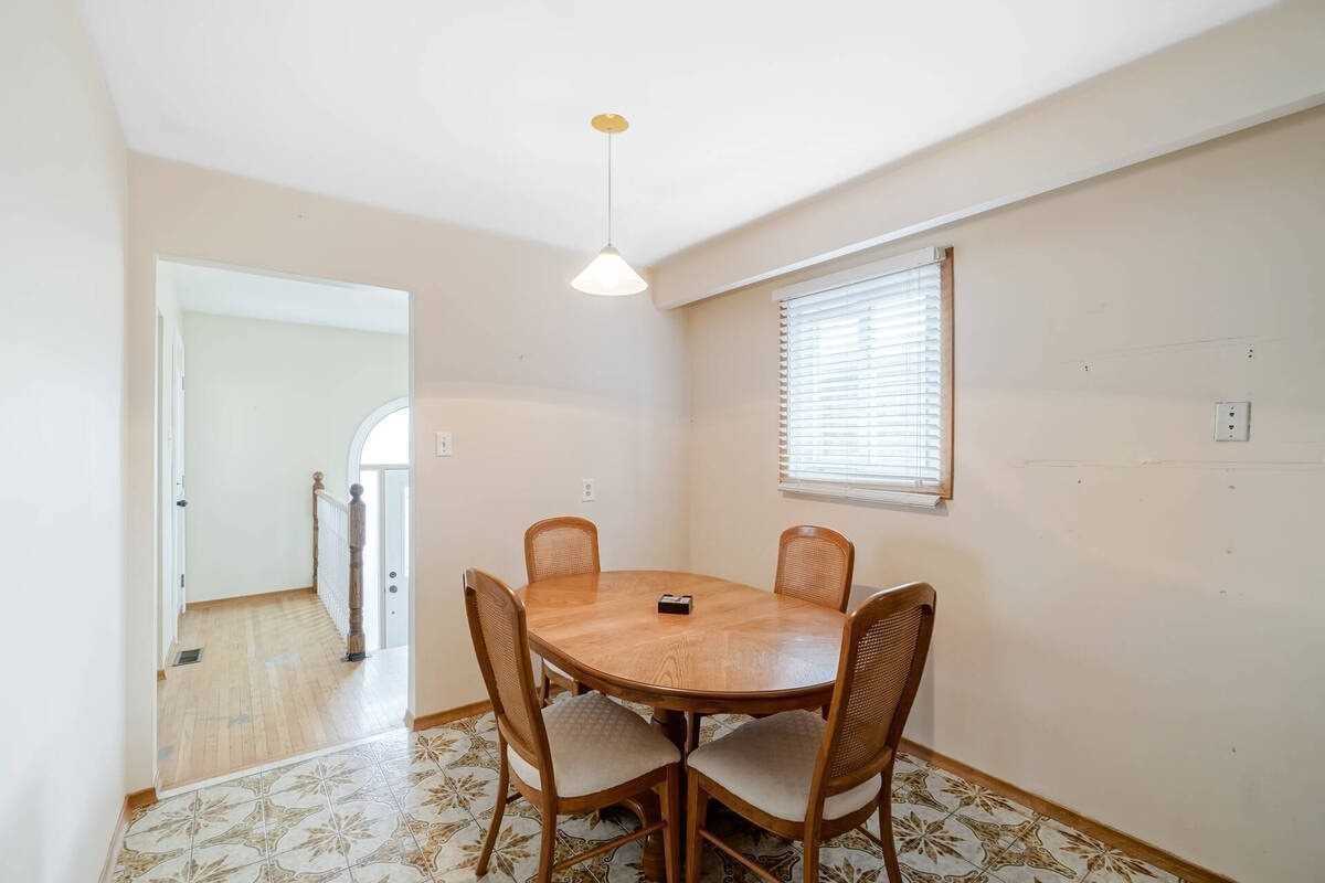 119 Albany Dr