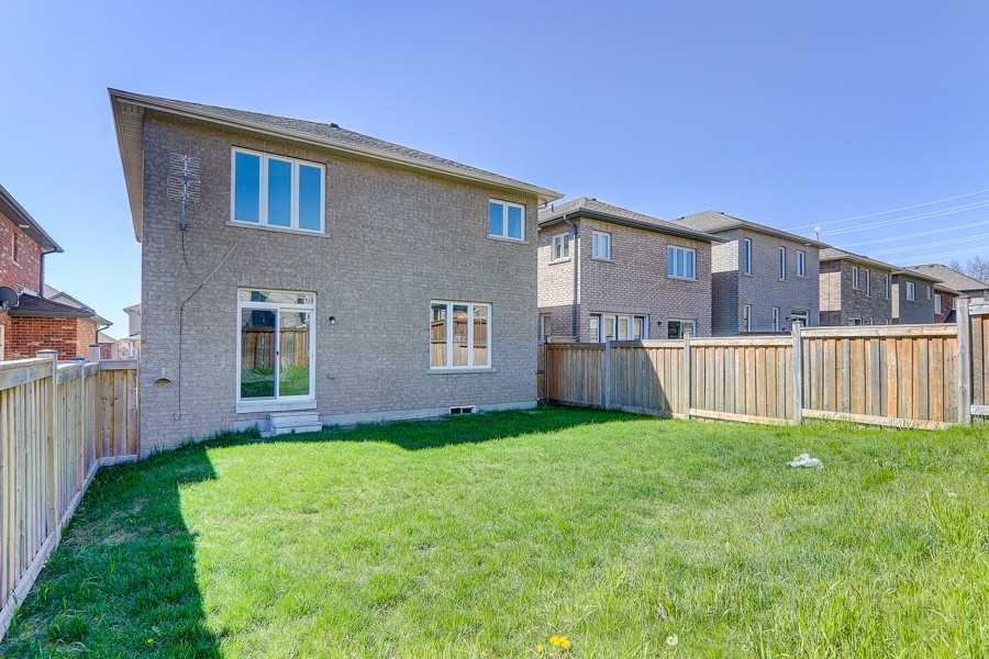 76 Hopkins Cres