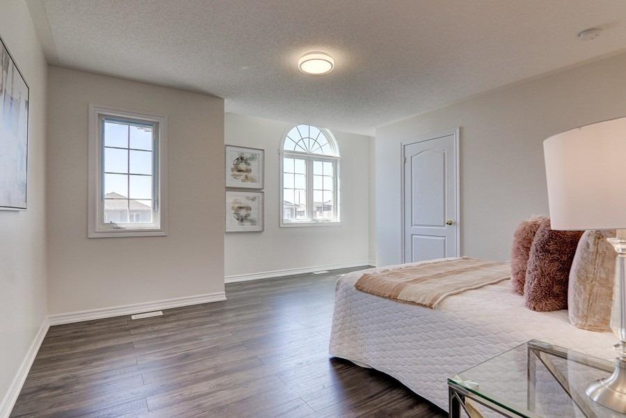 76 Hopkins Cres
