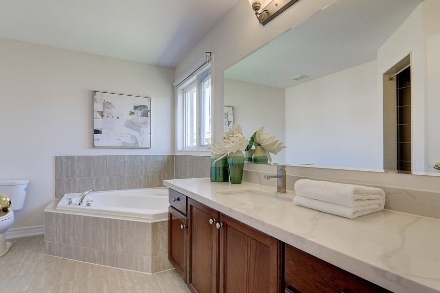 76 Hopkins Cres