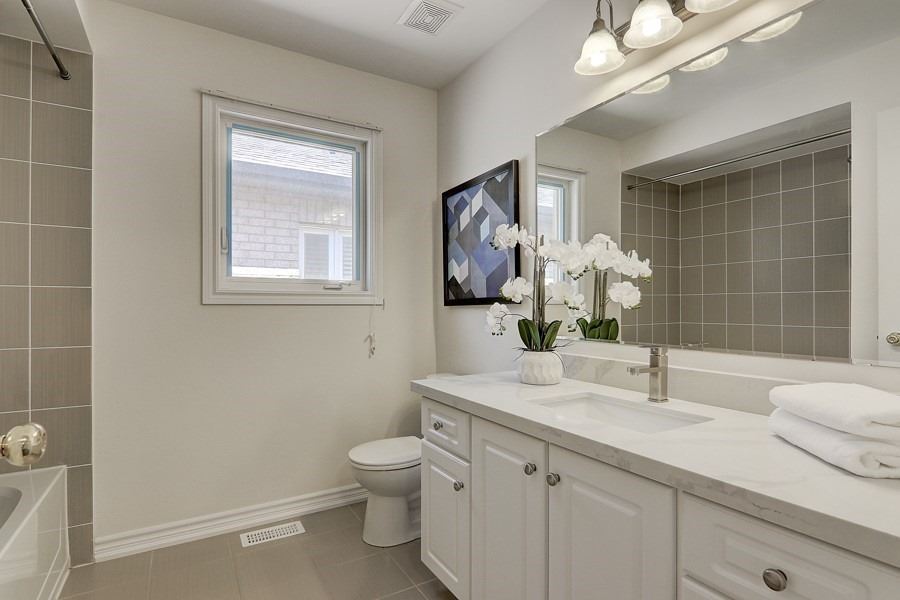 76 Hopkins Cres