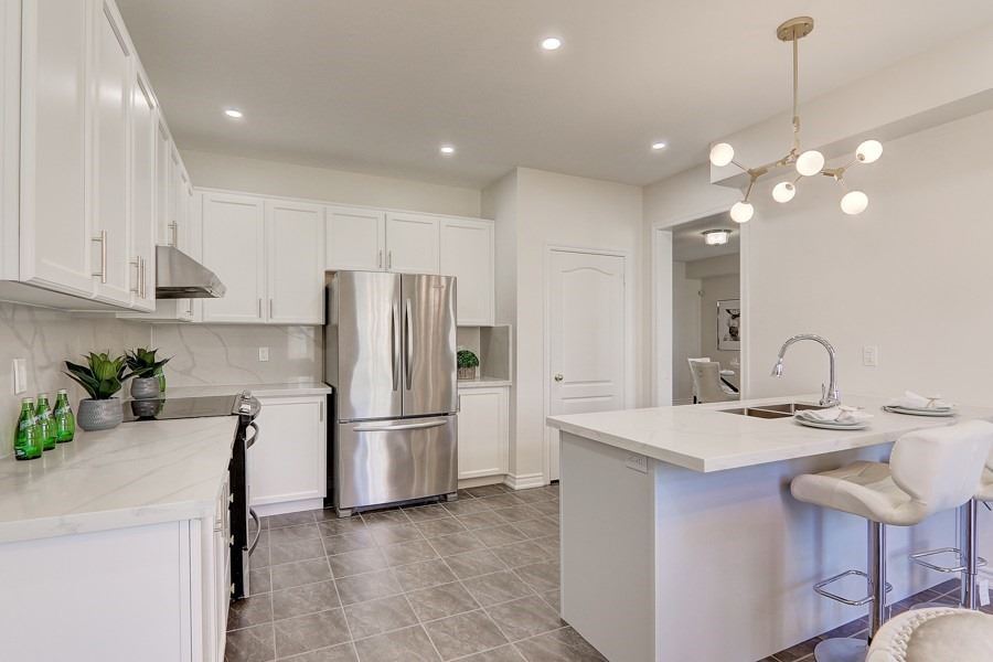 76 Hopkins Cres