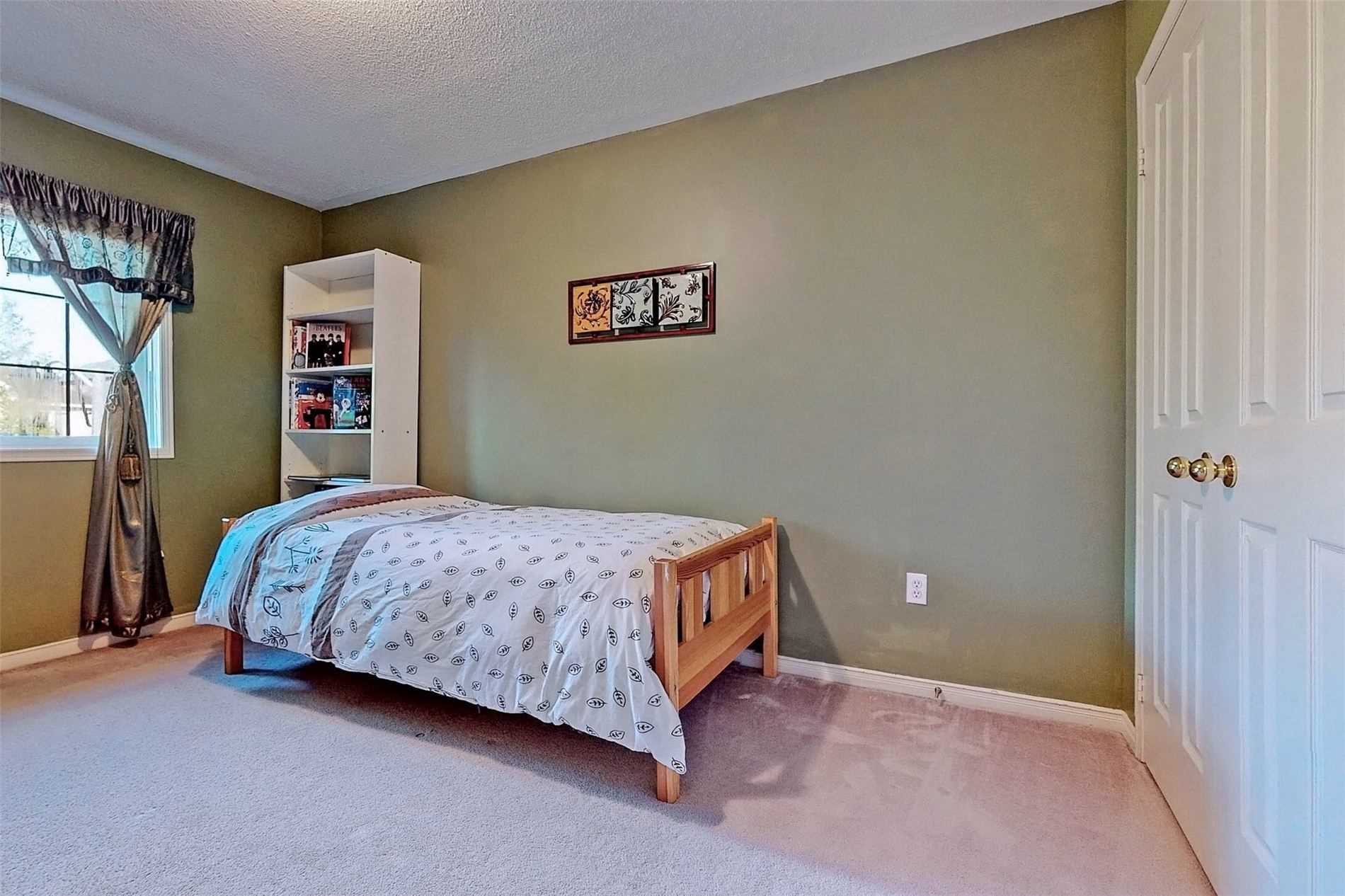 10 Fairlawn Ave