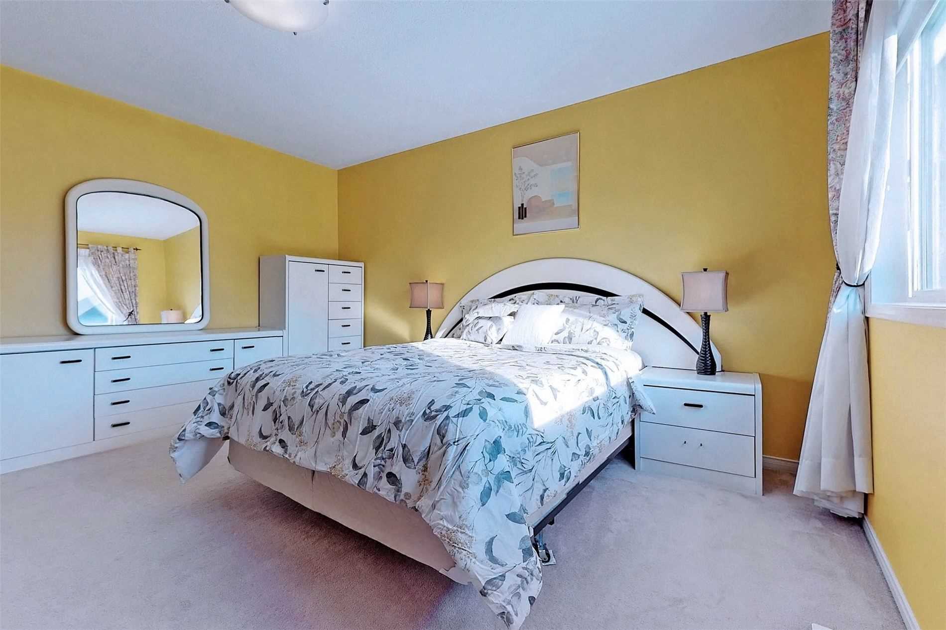 10 Fairlawn Ave