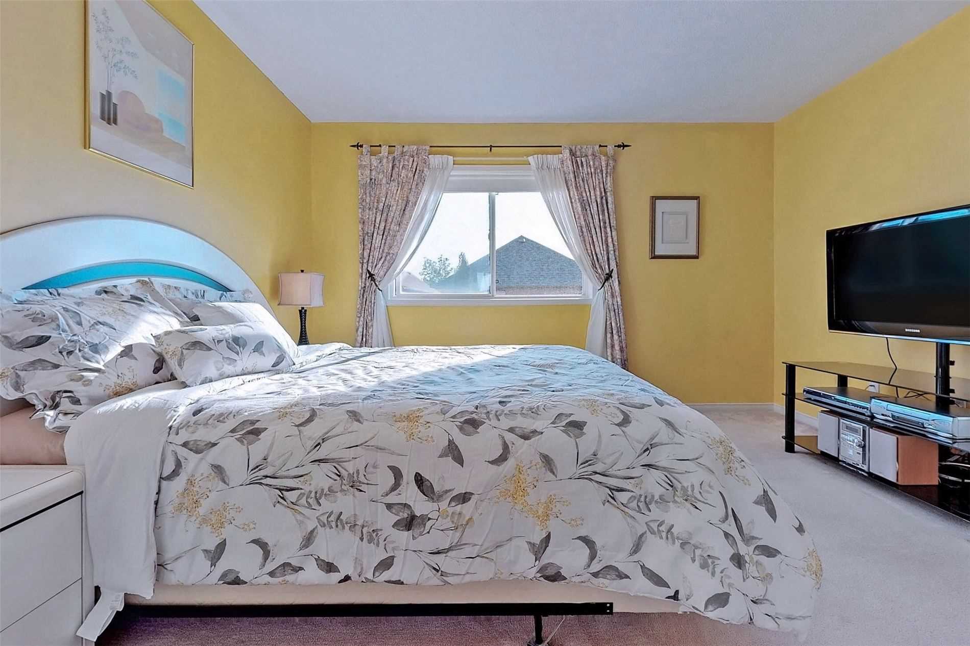 10 Fairlawn Ave