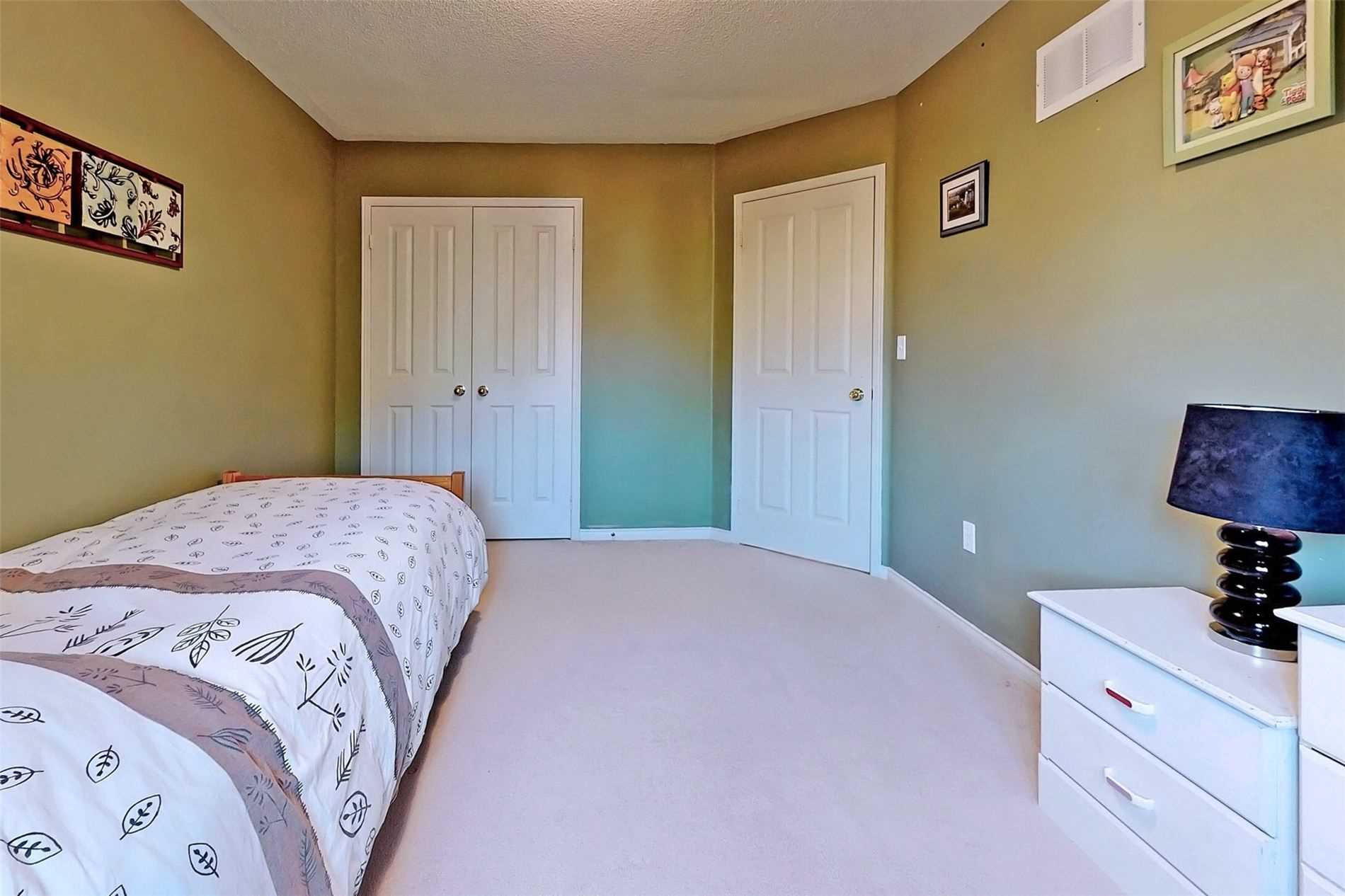 10 Fairlawn Ave