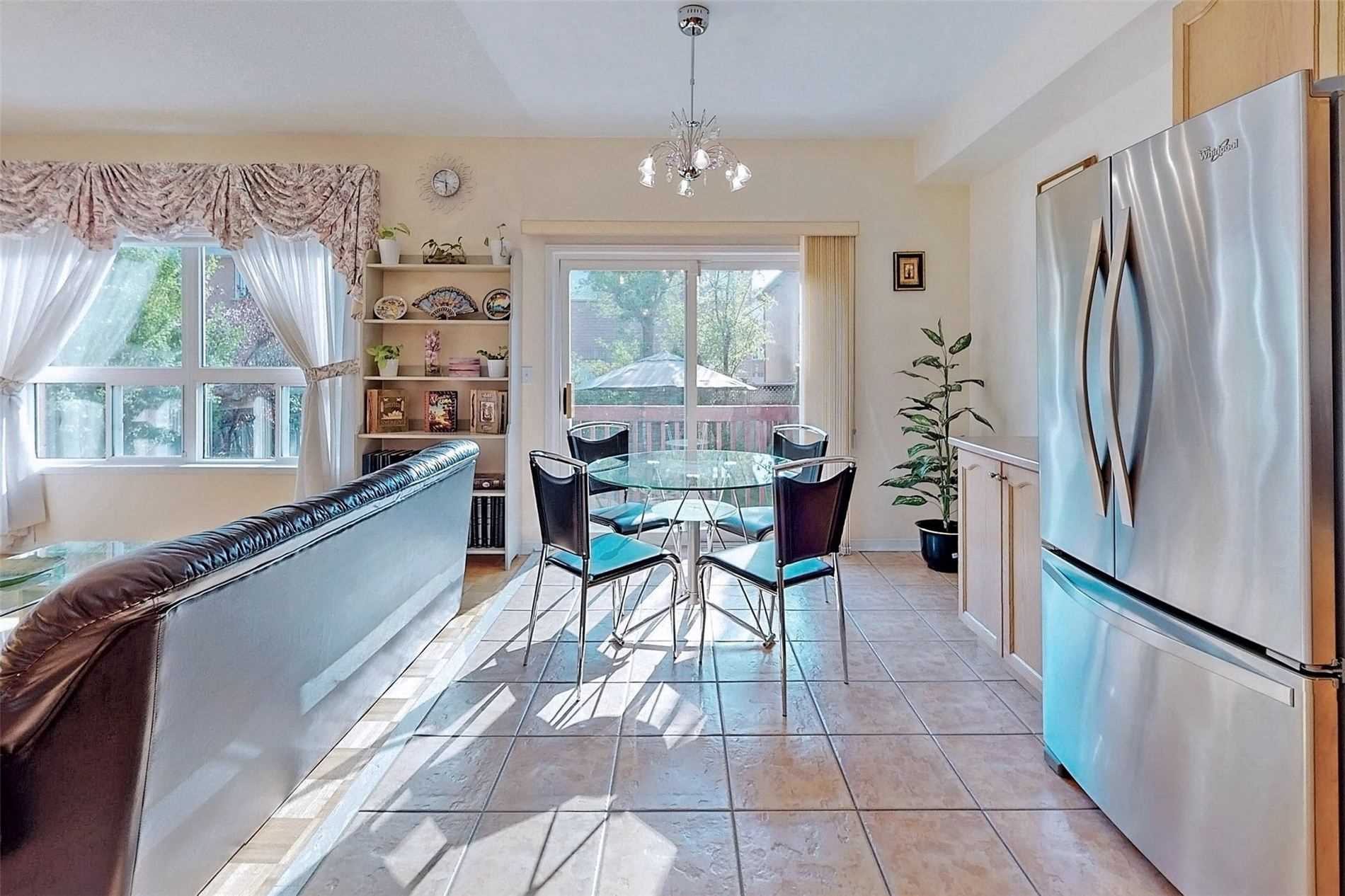 10 Fairlawn Ave