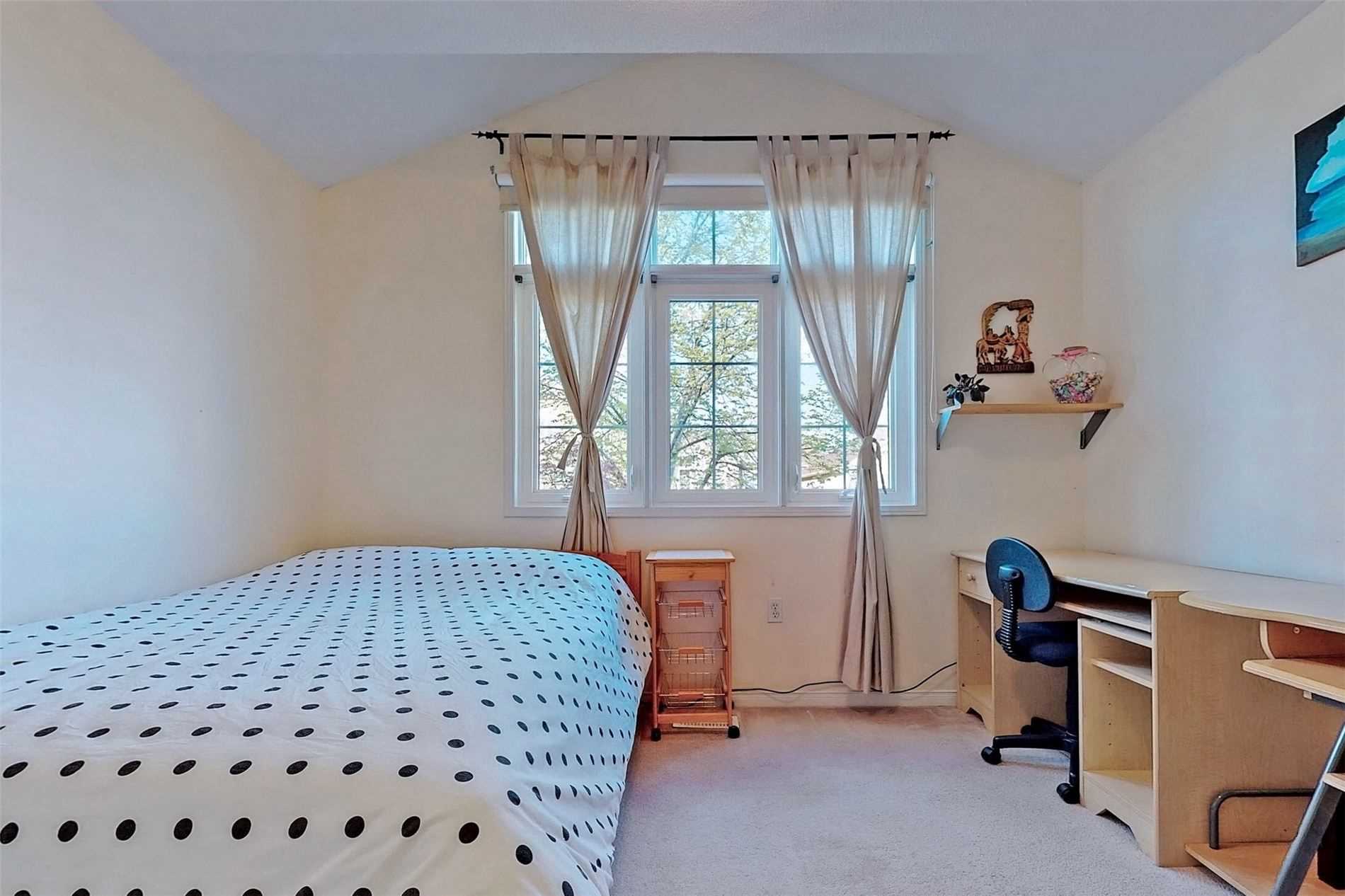 10 Fairlawn Ave