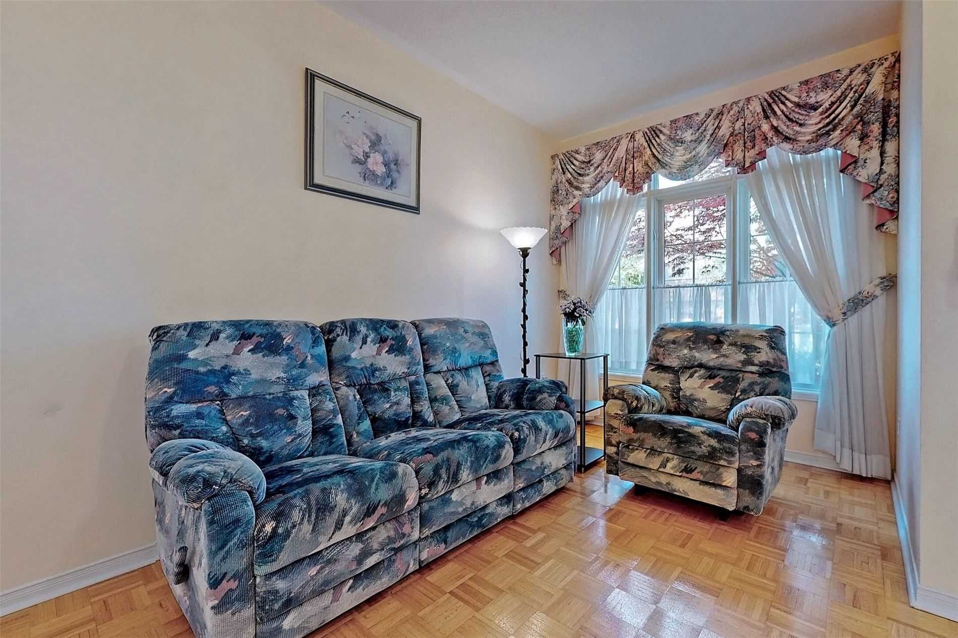 10 Fairlawn Ave