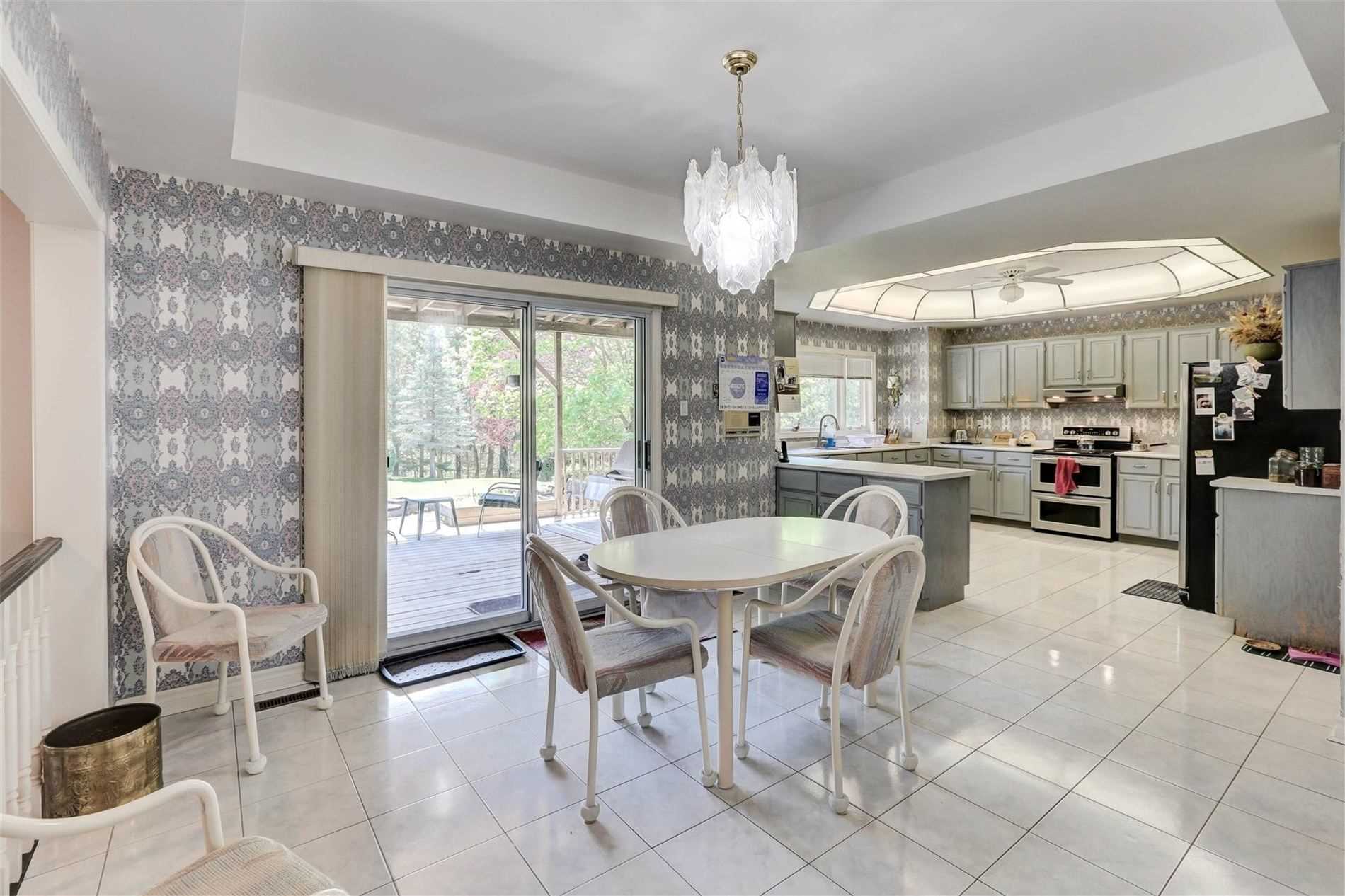 988 Lockwood Circ