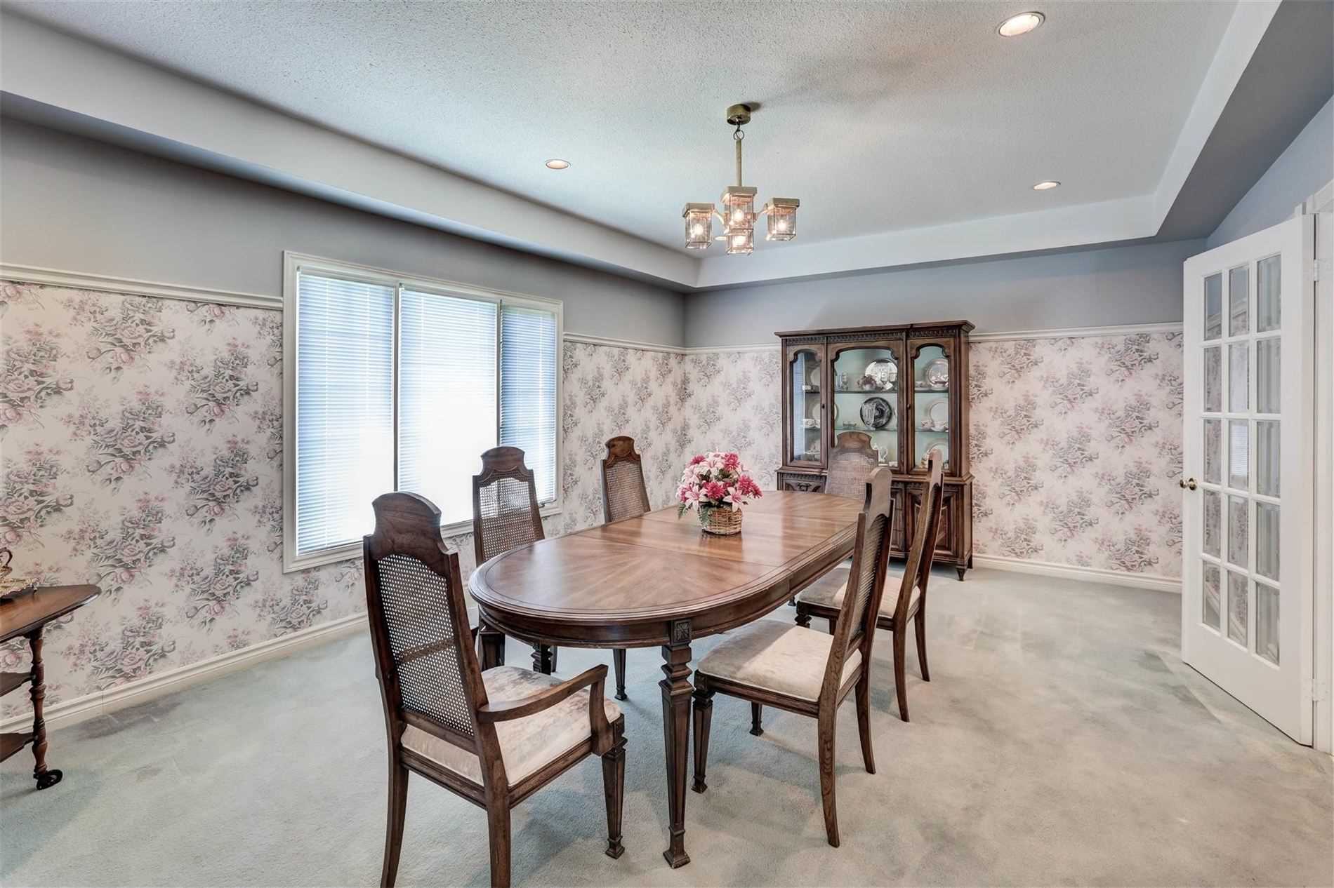 988 Lockwood Circ