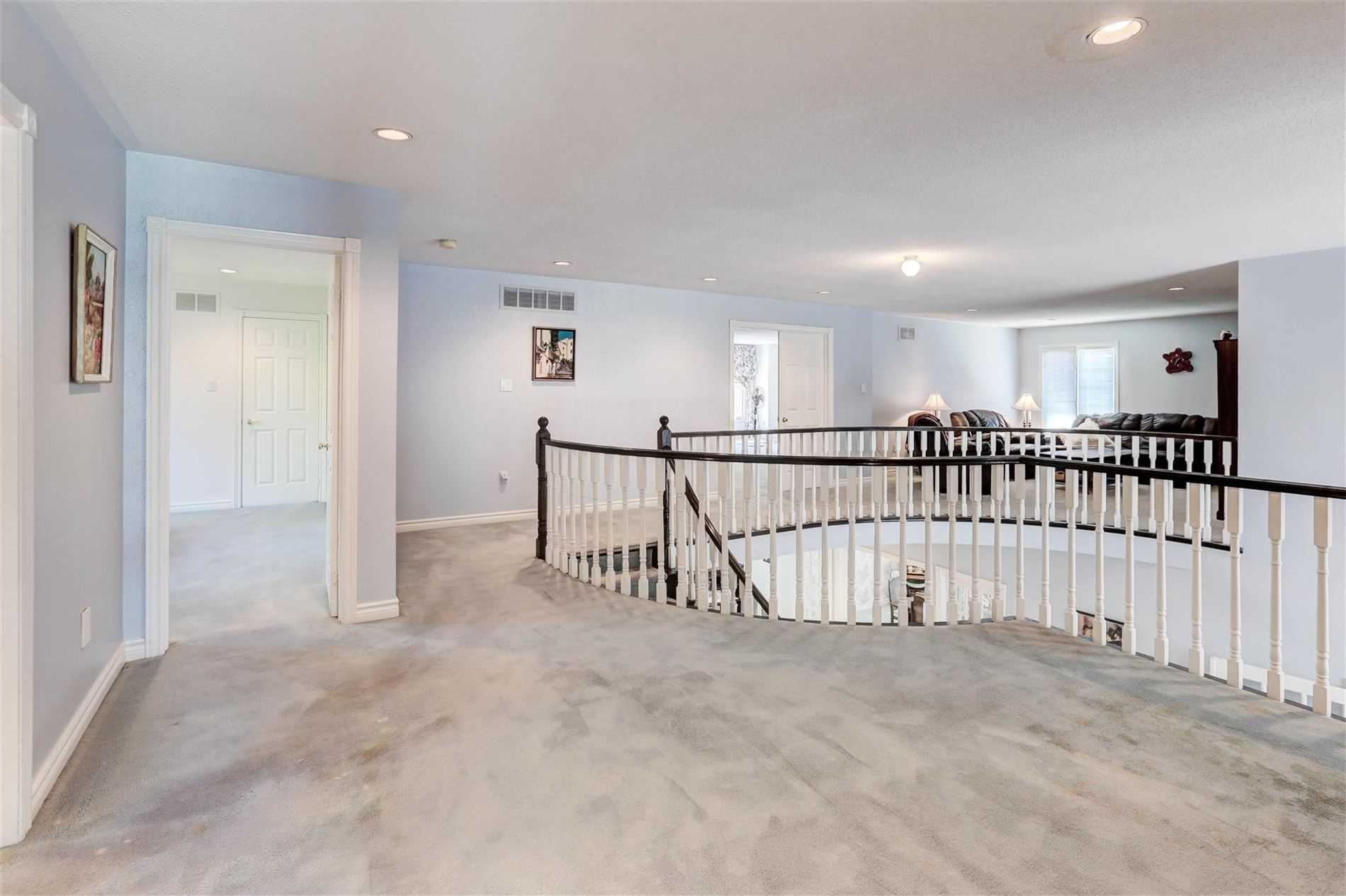 988 Lockwood Circ
