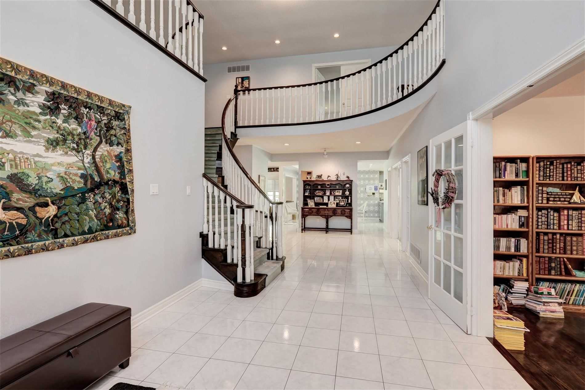988 Lockwood Circ