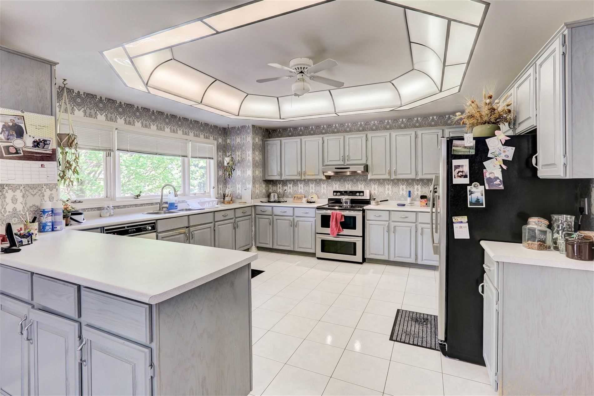988 Lockwood Circ