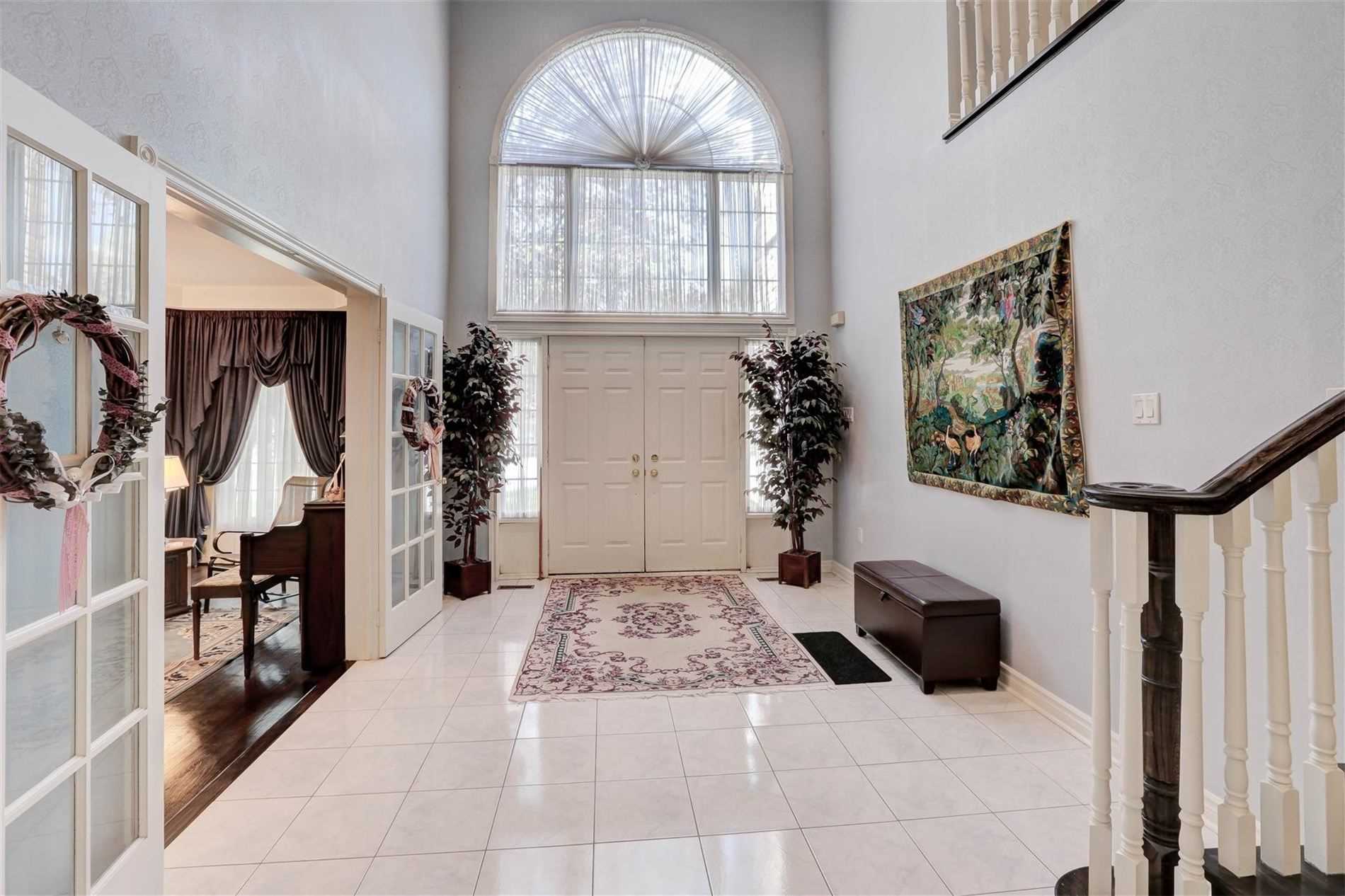 988 Lockwood Circ