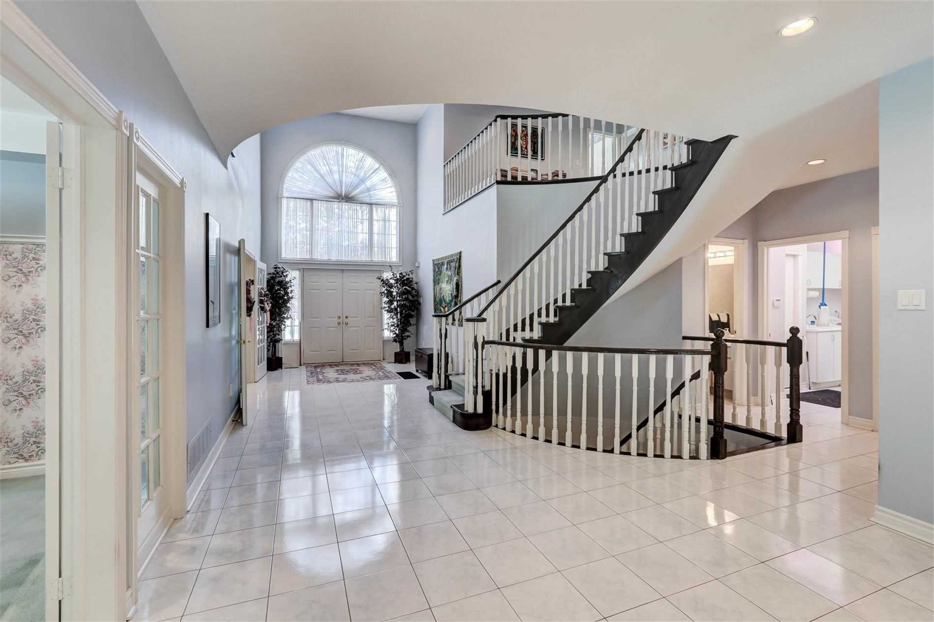 988 Lockwood Circ