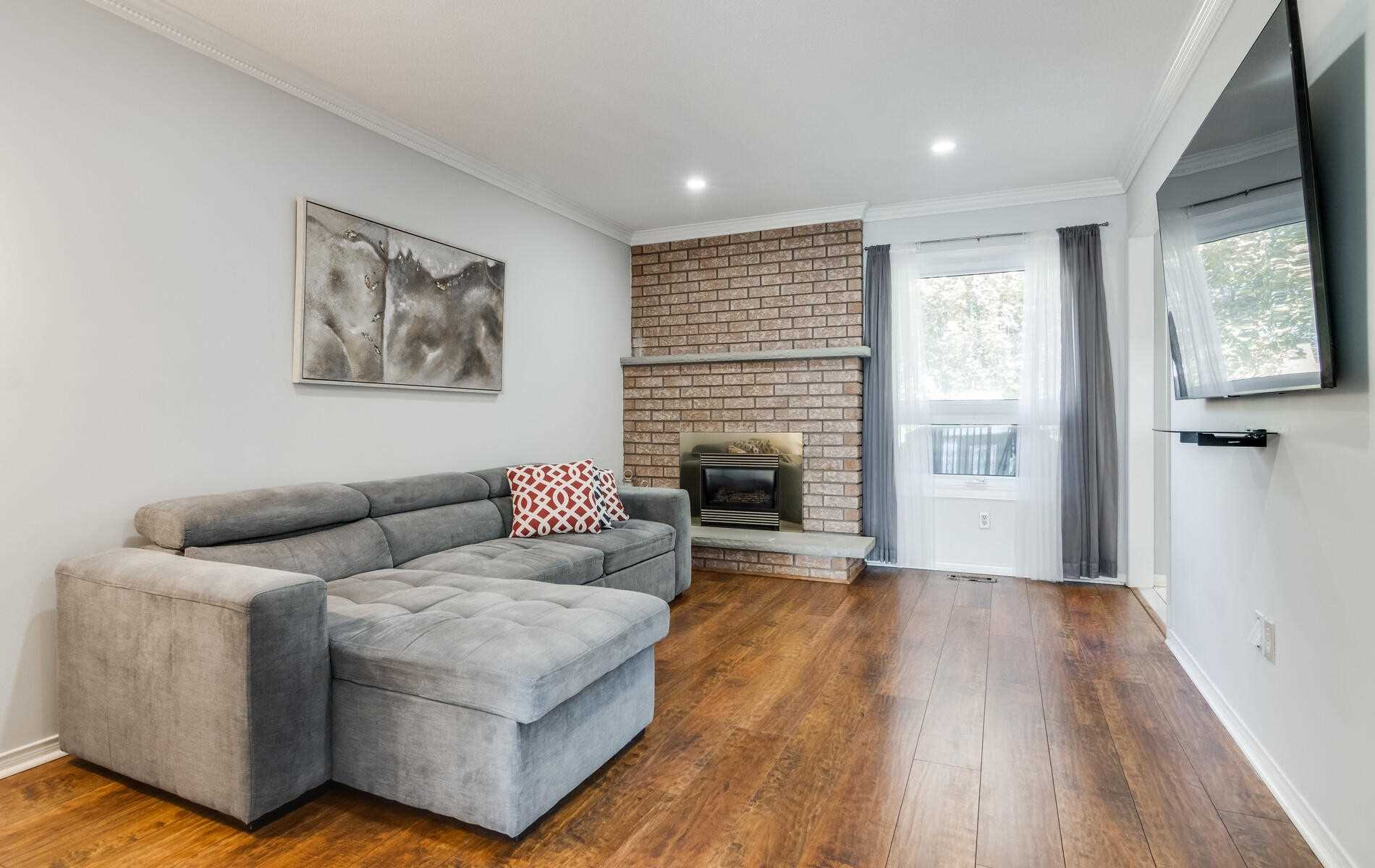73 Burling Pl