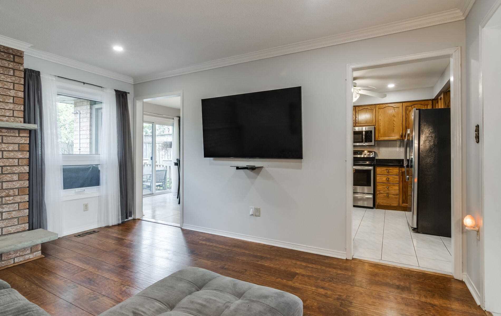73 Burling Pl