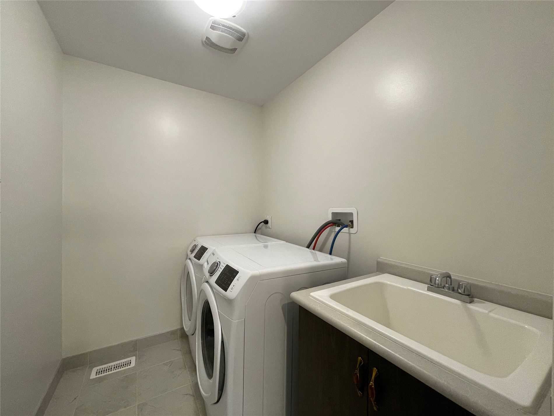 132 Meadow Vista Cres