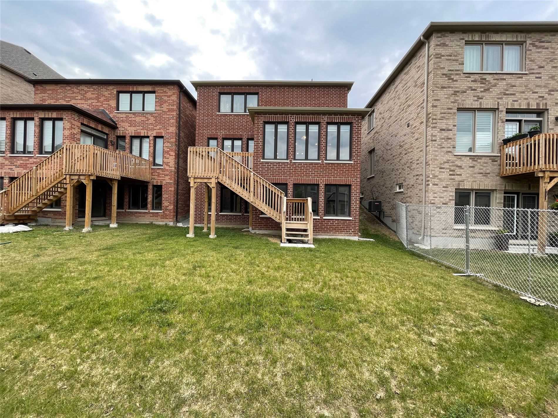 132 Meadow Vista Cres