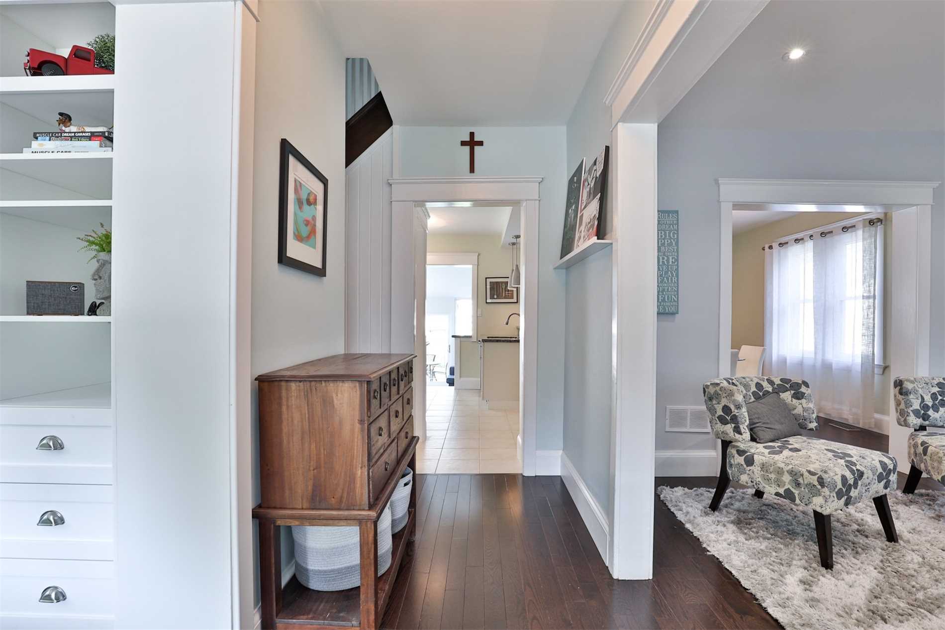 16 Elizabeth St S