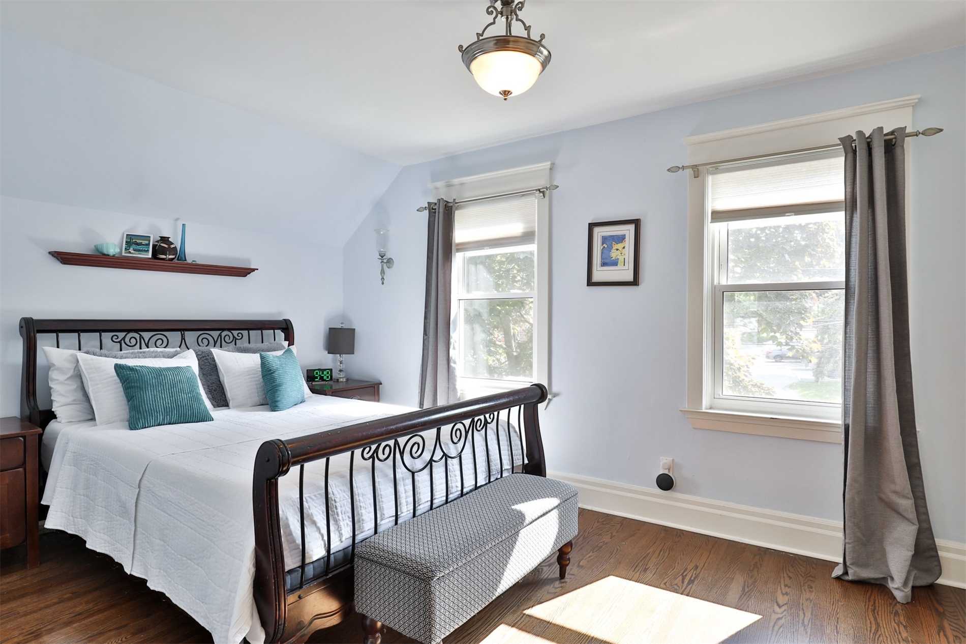 16 Elizabeth St S