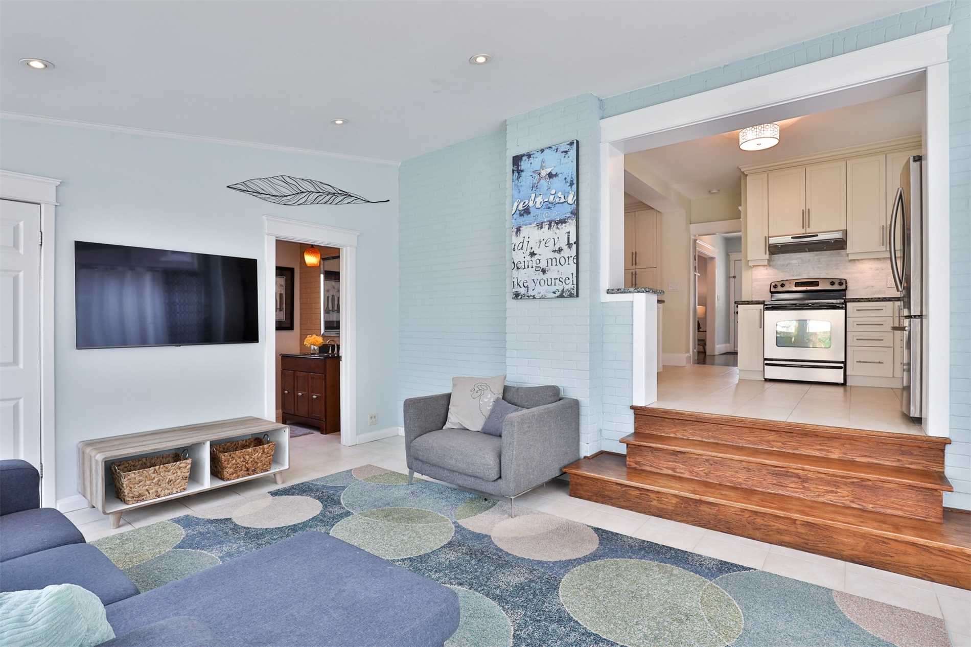 16 Elizabeth St S