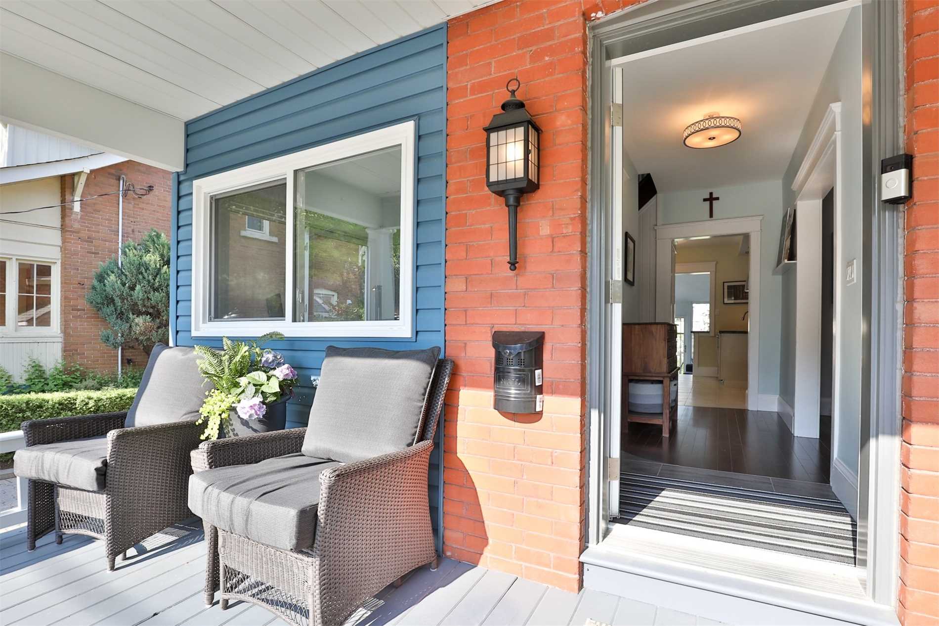 16 Elizabeth St S