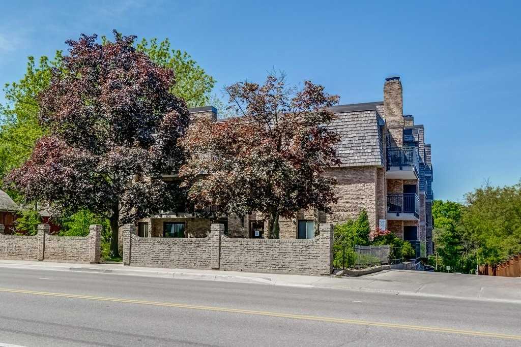 15390 Yonge St, #203