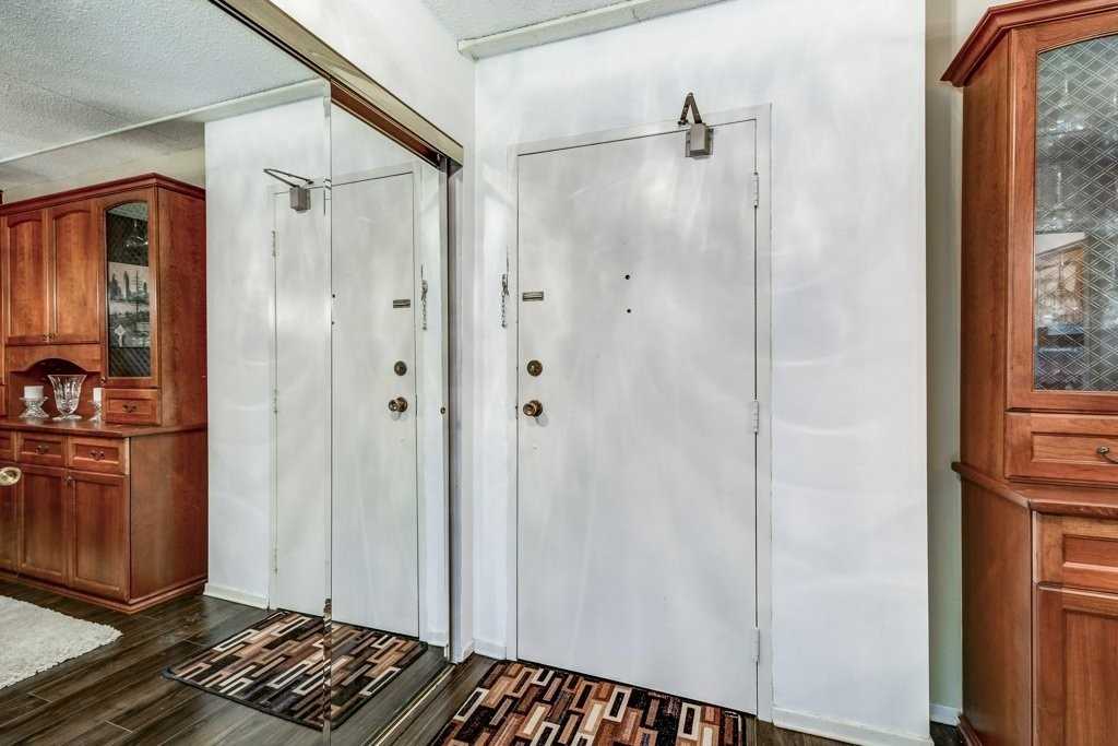 15390 Yonge St, #203