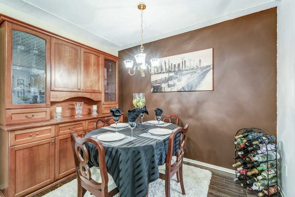 15390 Yonge St, #203