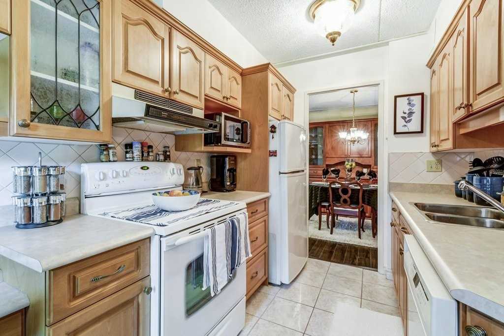 15390 Yonge St, #203