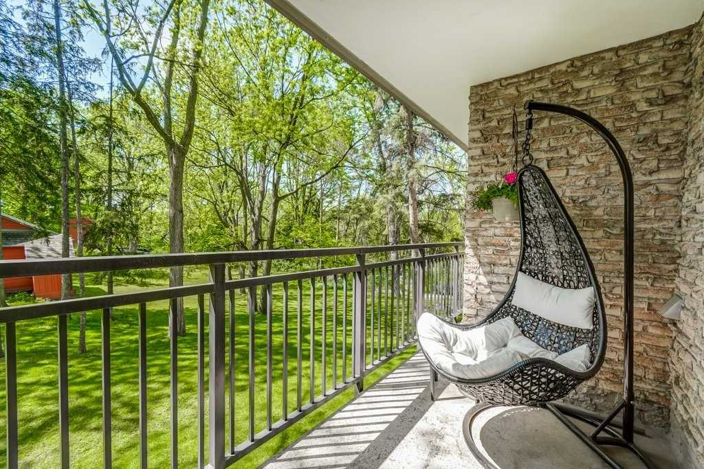 15390 Yonge St, #203