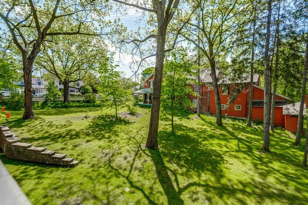 15390 Yonge St, #203