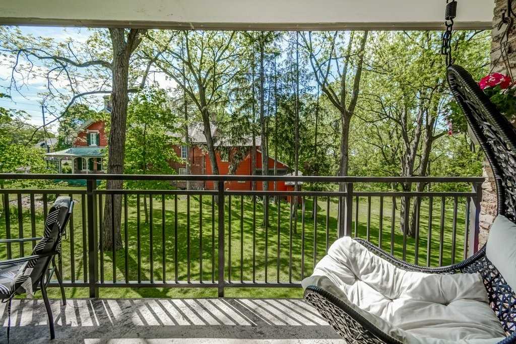 15390 Yonge St, #203