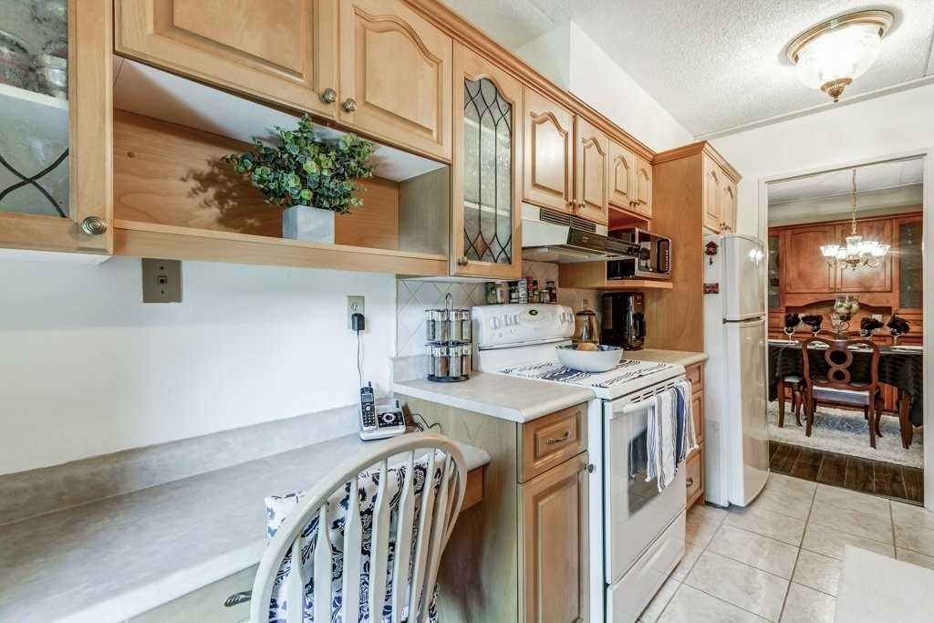 15390 Yonge St, #203