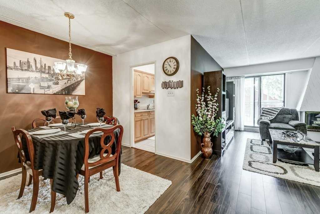 15390 Yonge St, #203