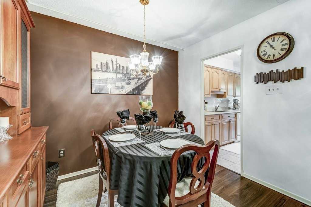 15390 Yonge St, #203