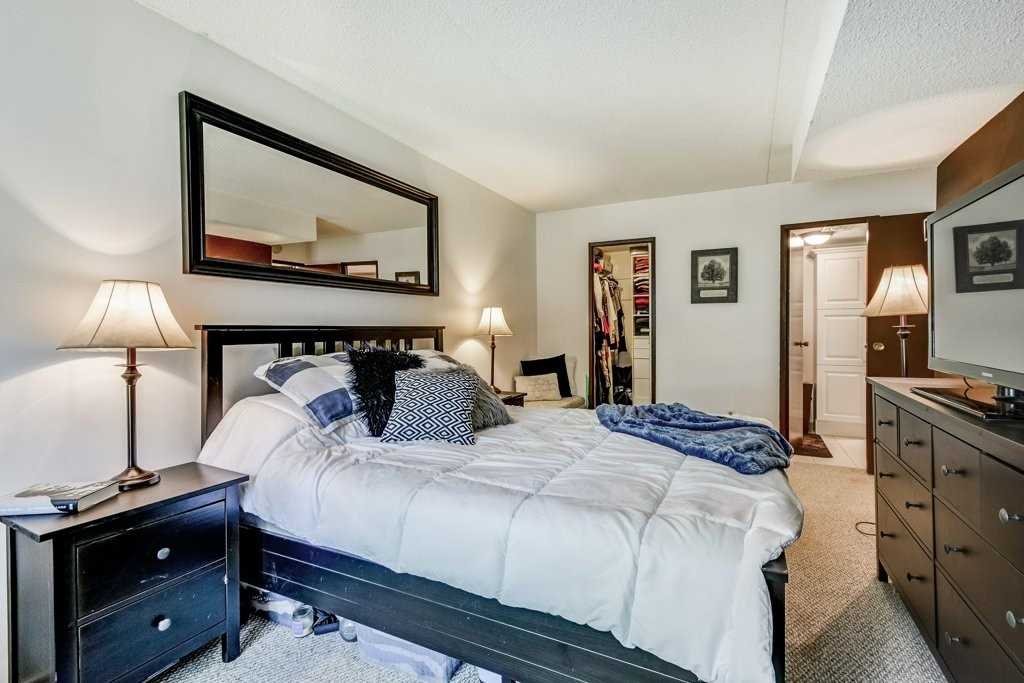 15390 Yonge St, #203