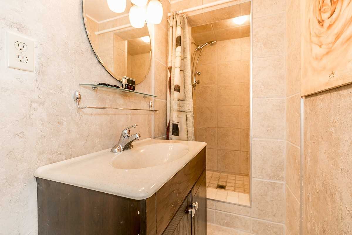 2 Eastman Cres
