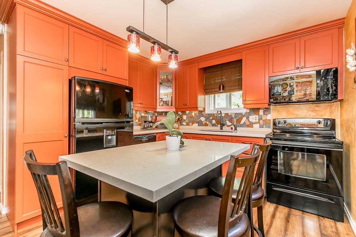 2 Eastman Cres