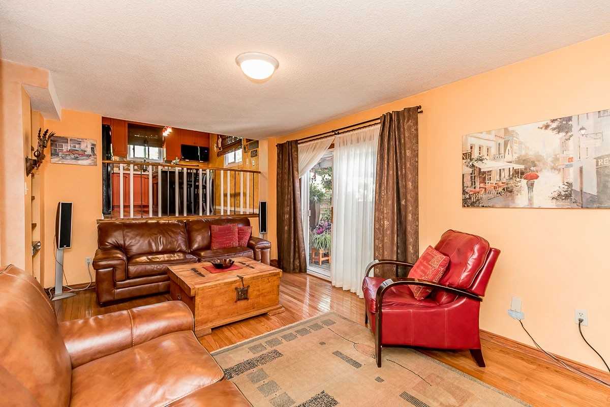 2 Eastman Cres