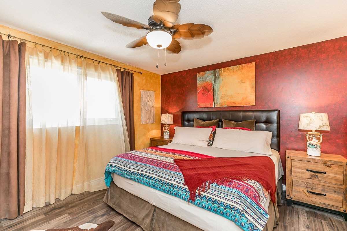 2 Eastman Cres