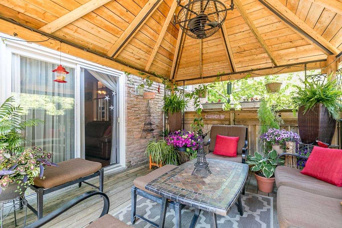 2 Eastman Cres