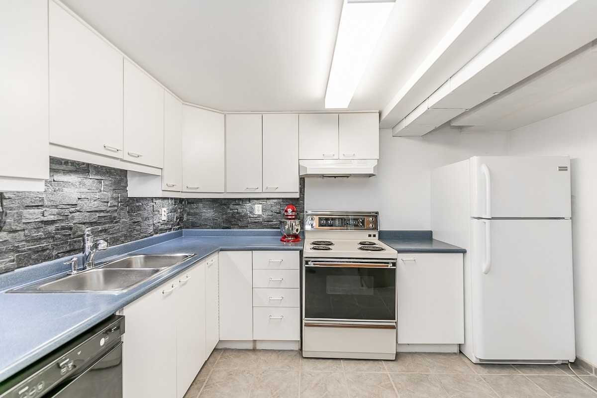 2 Eastman Cres