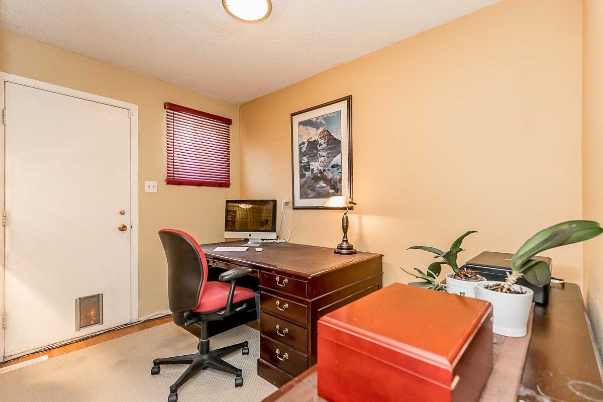 2 Eastman Cres