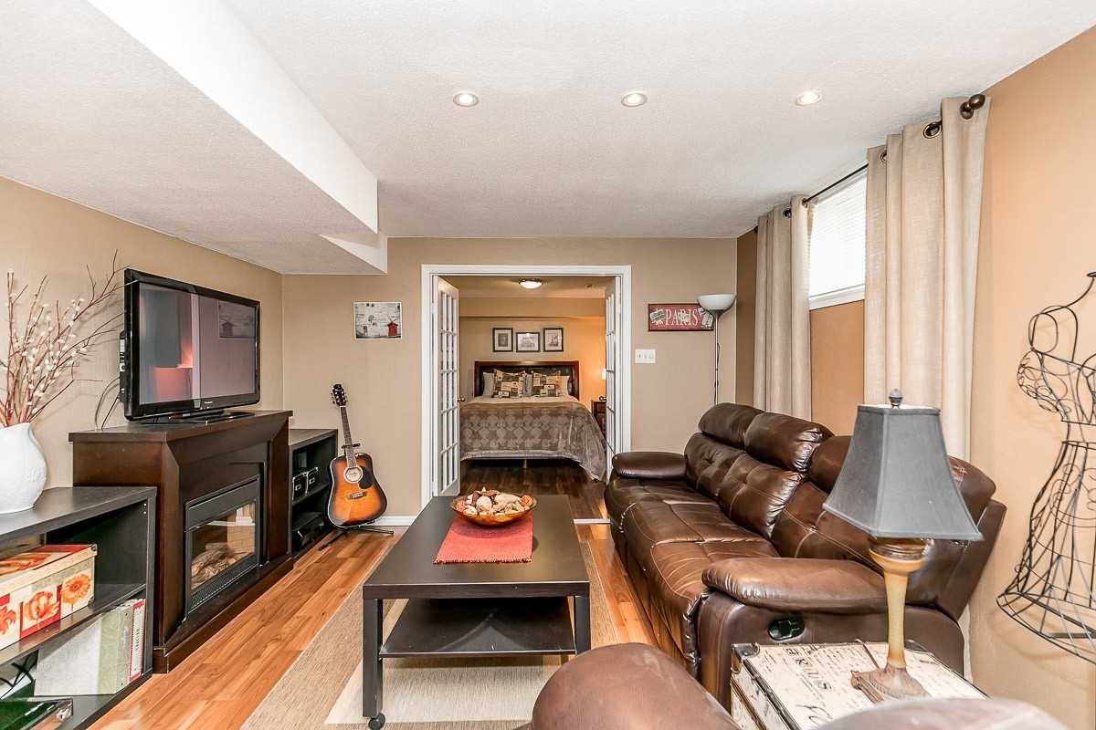 2 Eastman Cres