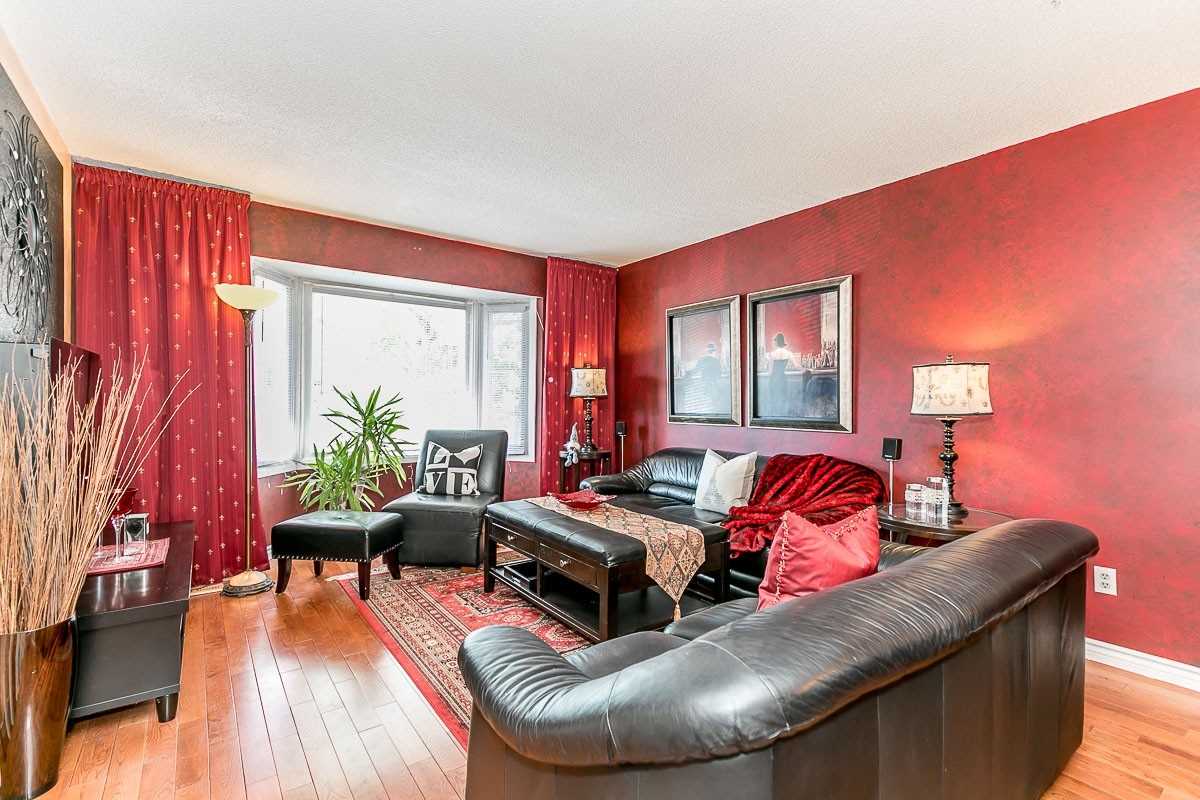 2 Eastman Cres