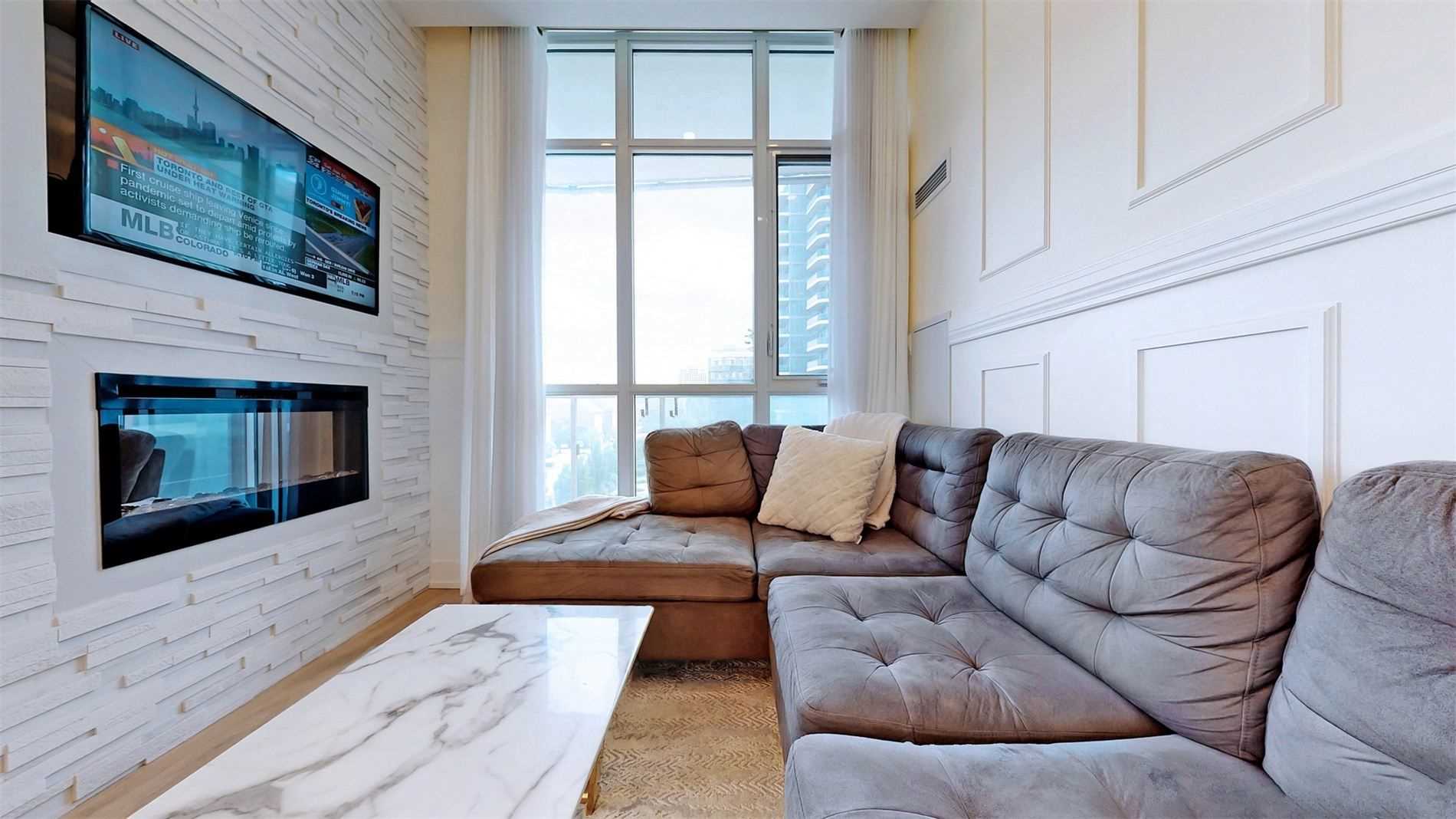 9471 Yonge St, #303